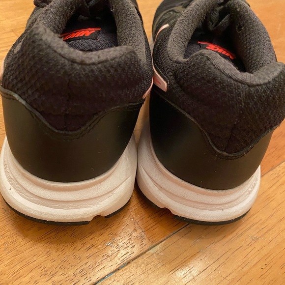 Nike athletic shoes hood condition comfy size 7.5 - Picture 8 of 11